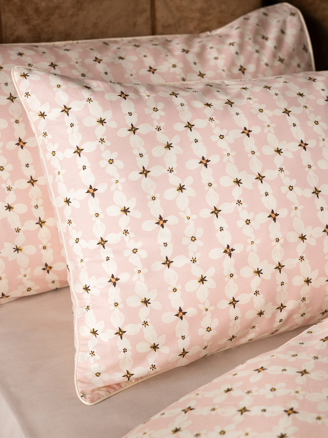 Translucent Daisy Double Duvet Set Pink - Image 3