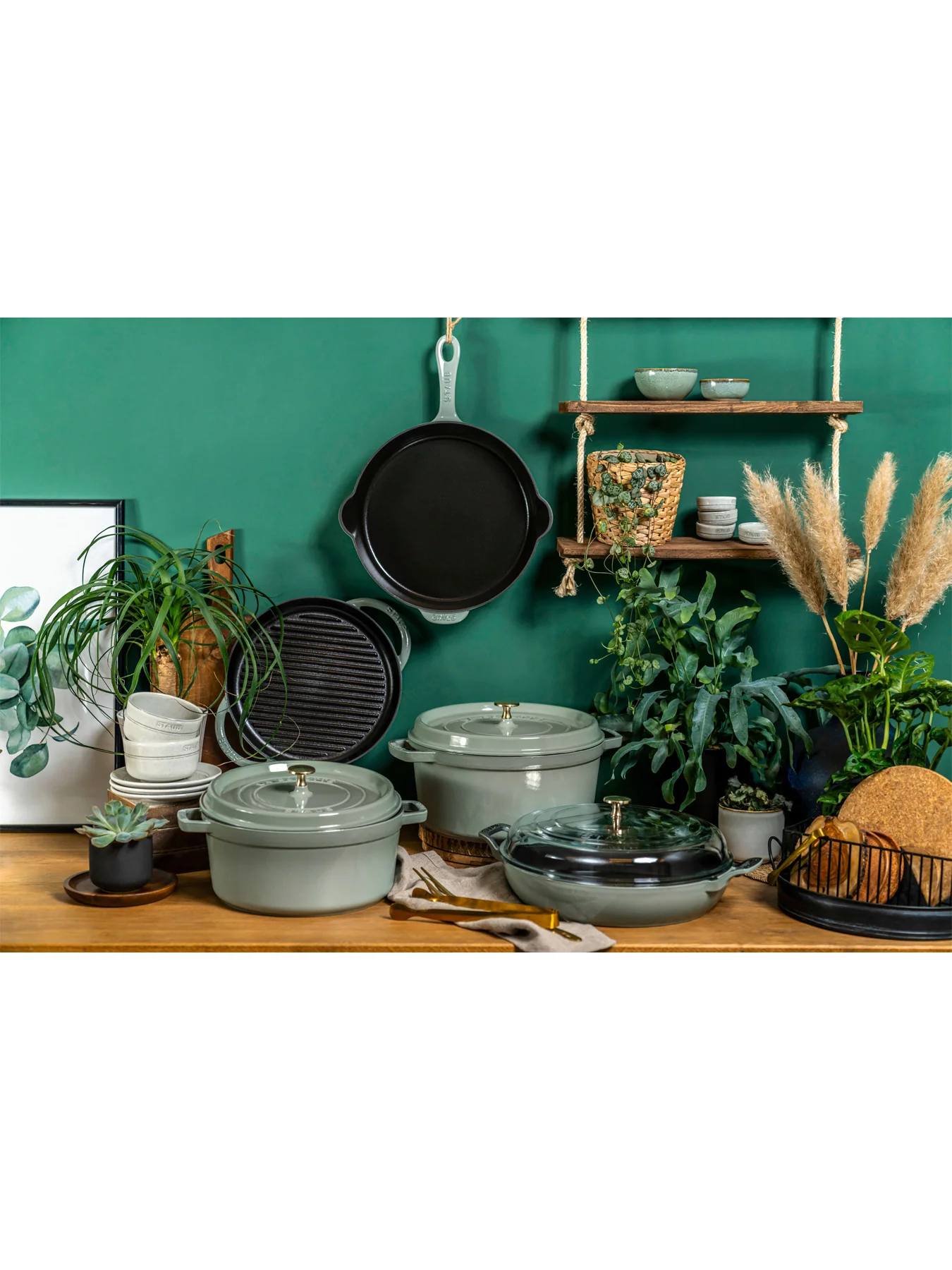 Round Cast Iron Cocotte Eucalyptus 26cm - Image 7